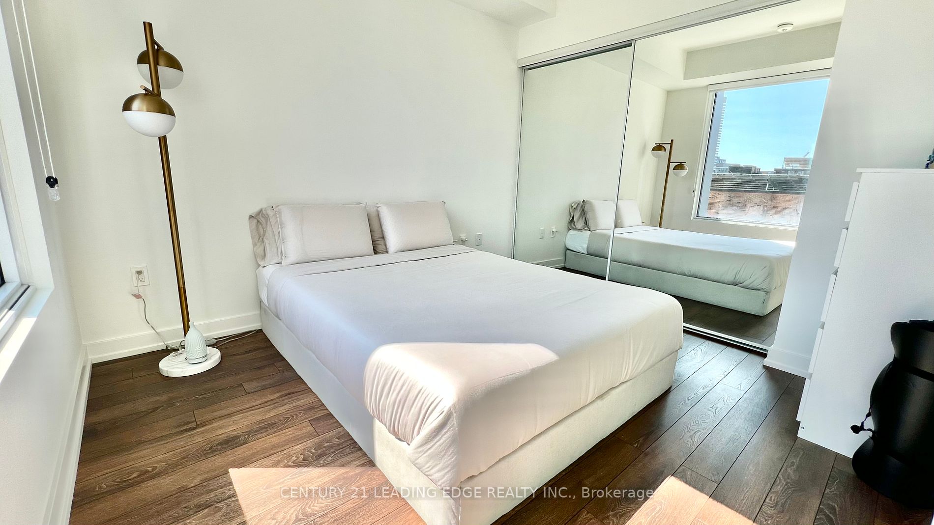 158 Front St E, #423