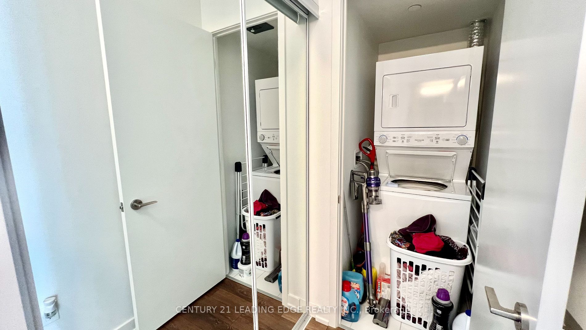 158 Front St E, #423