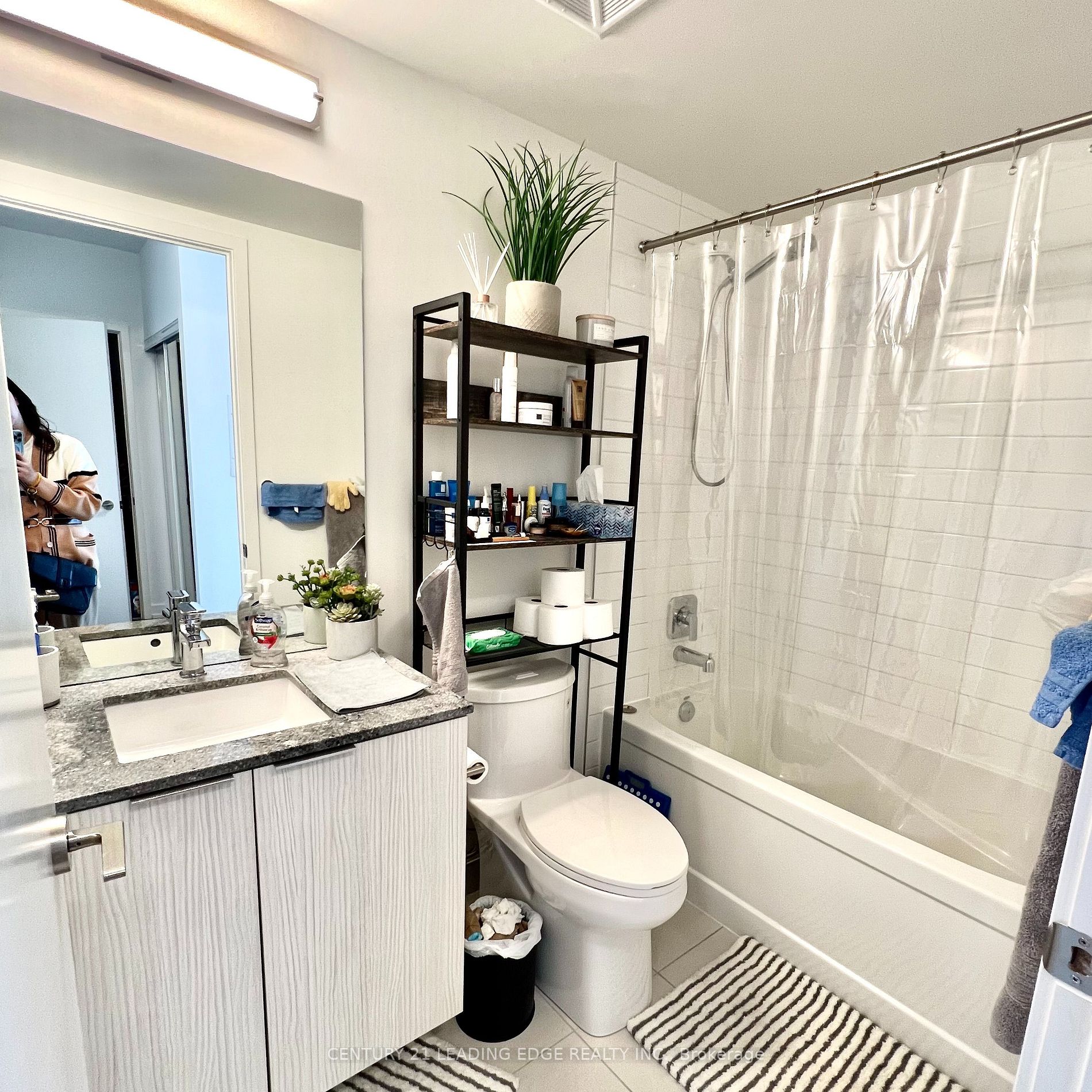 158 Front St E, #423
