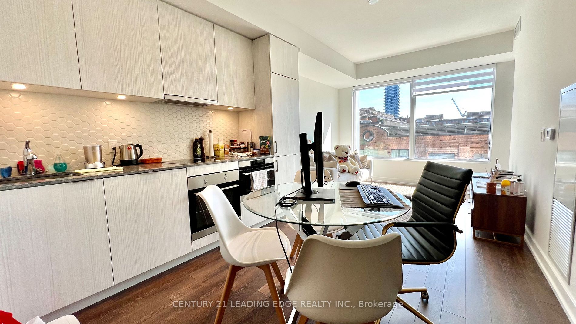 158 Front St E, #423