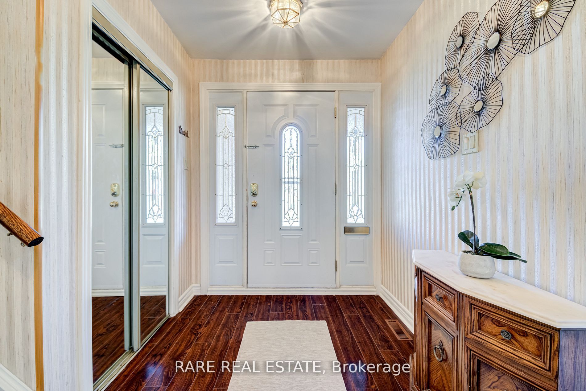 2 Tokay Crt