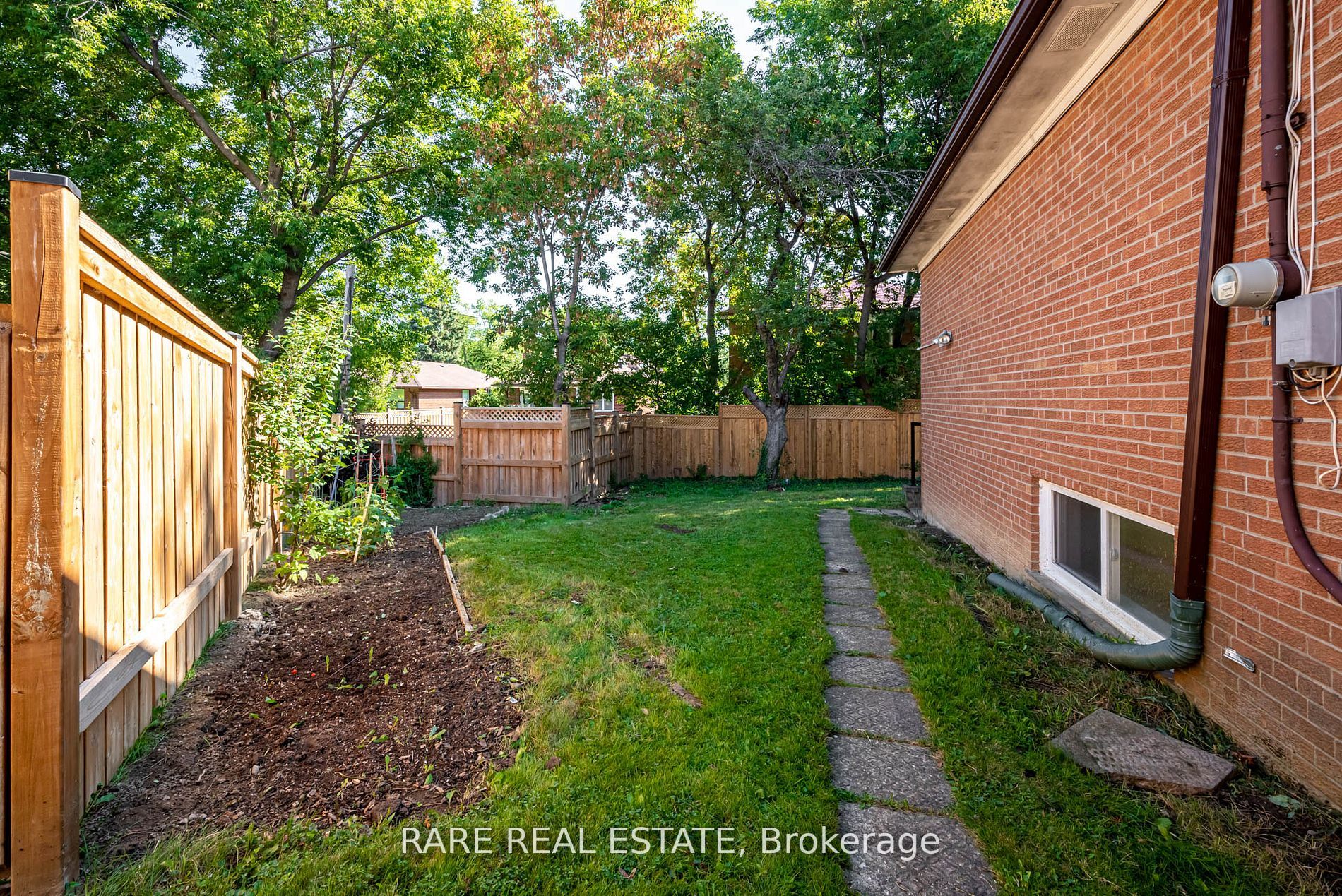 2 Tokay Crt