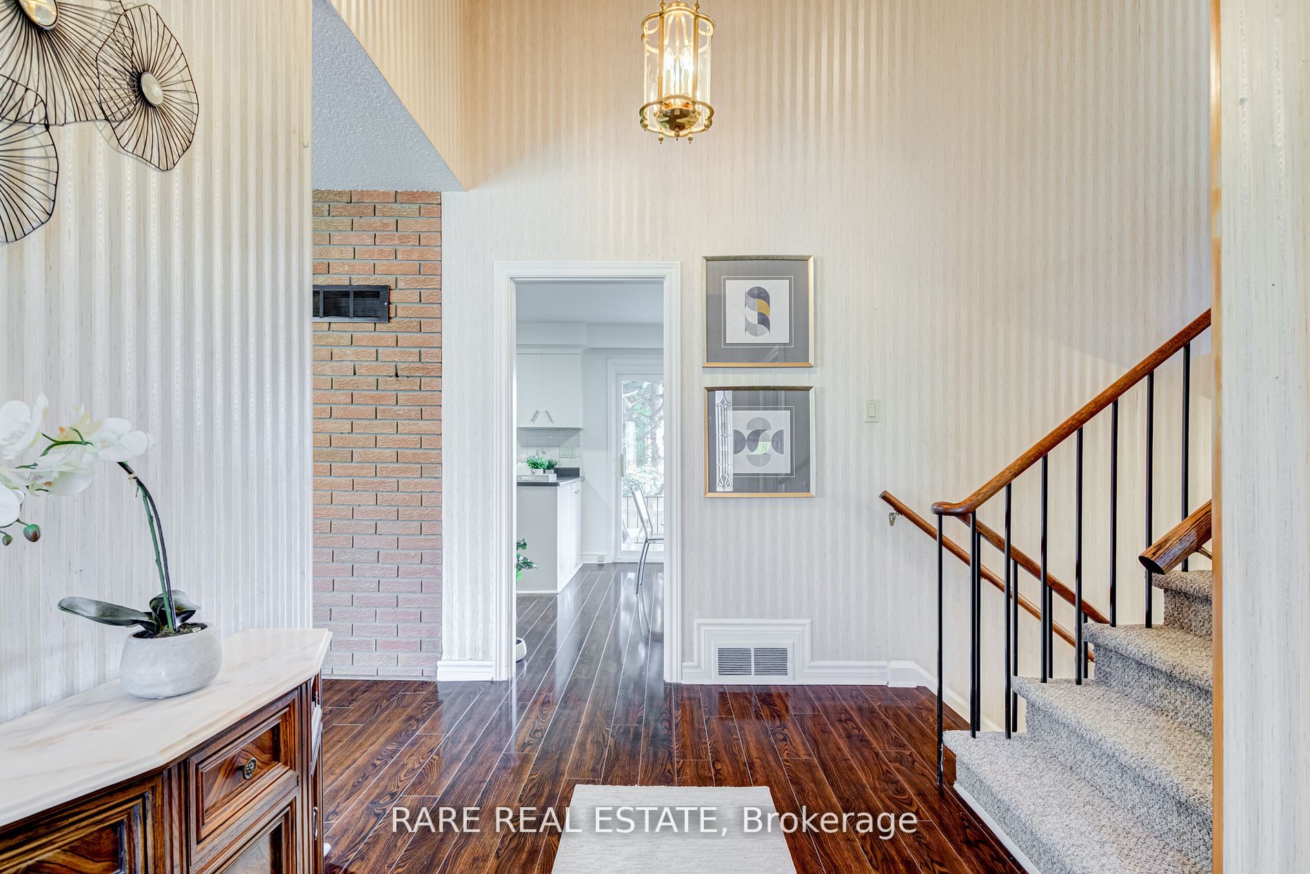 2 Tokay Crt