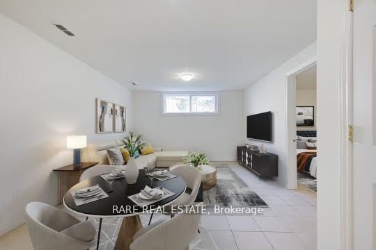 2 Tokay Crt