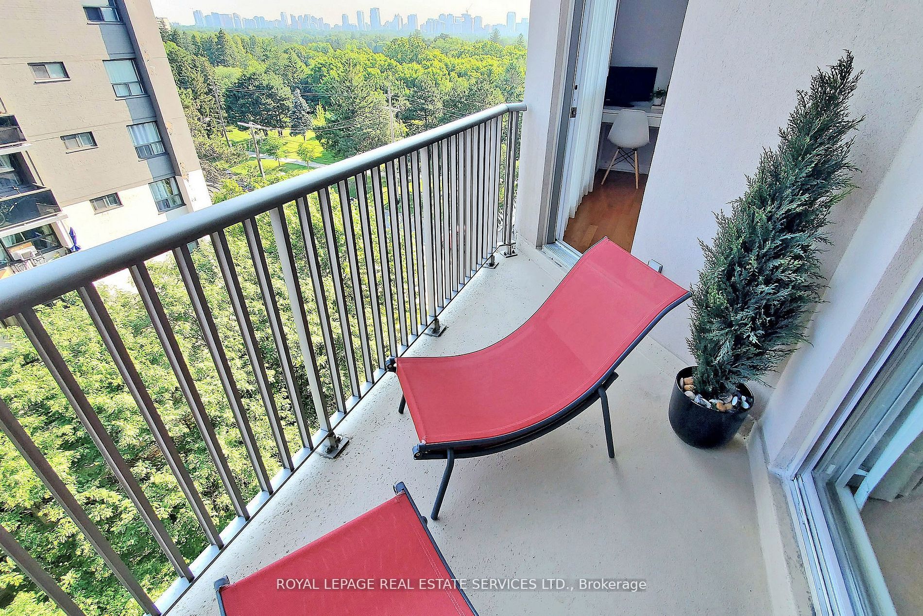 4200 Bathurst St, #705