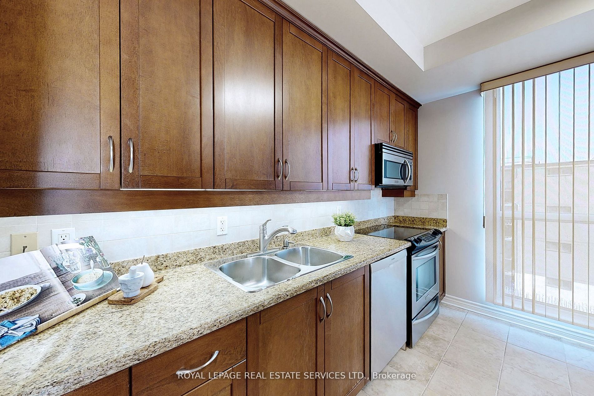 4200 Bathurst St, #705