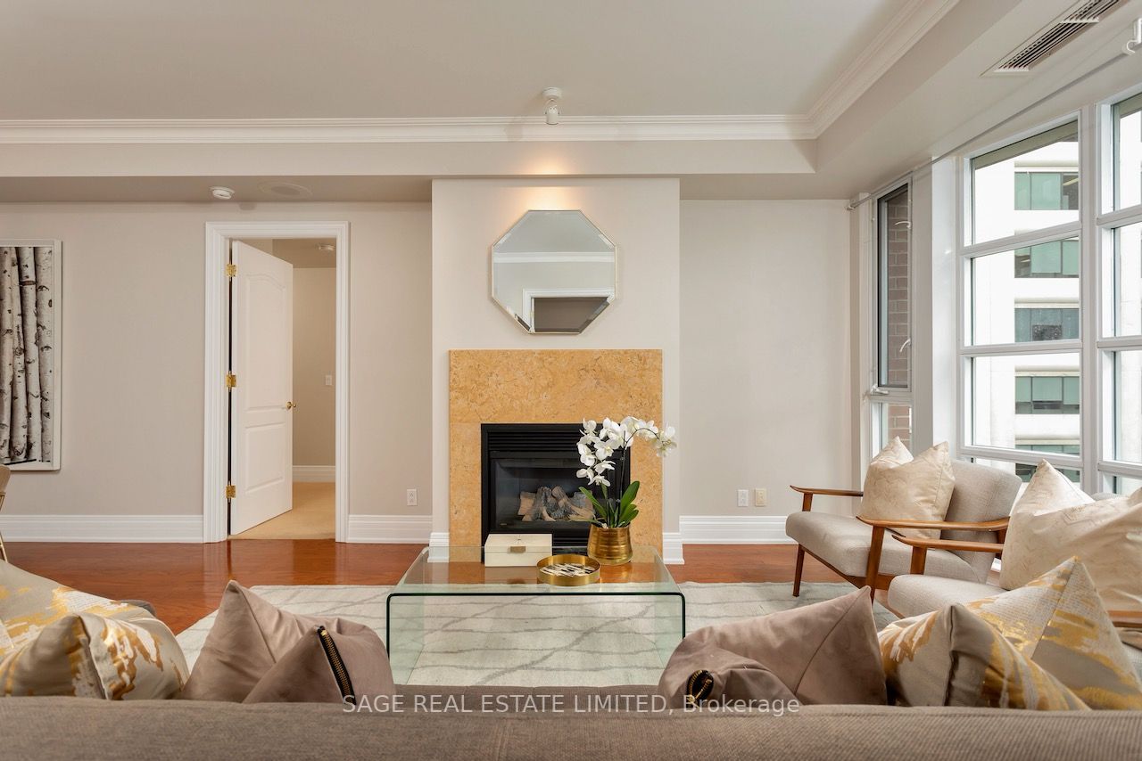 33 Delisle Ave, #709