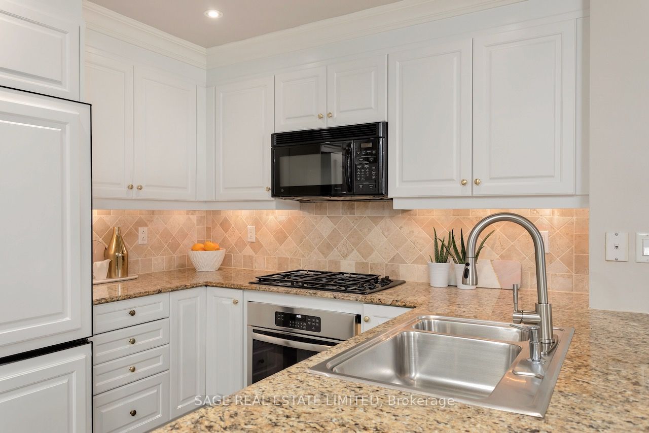 33 Delisle Ave, #709