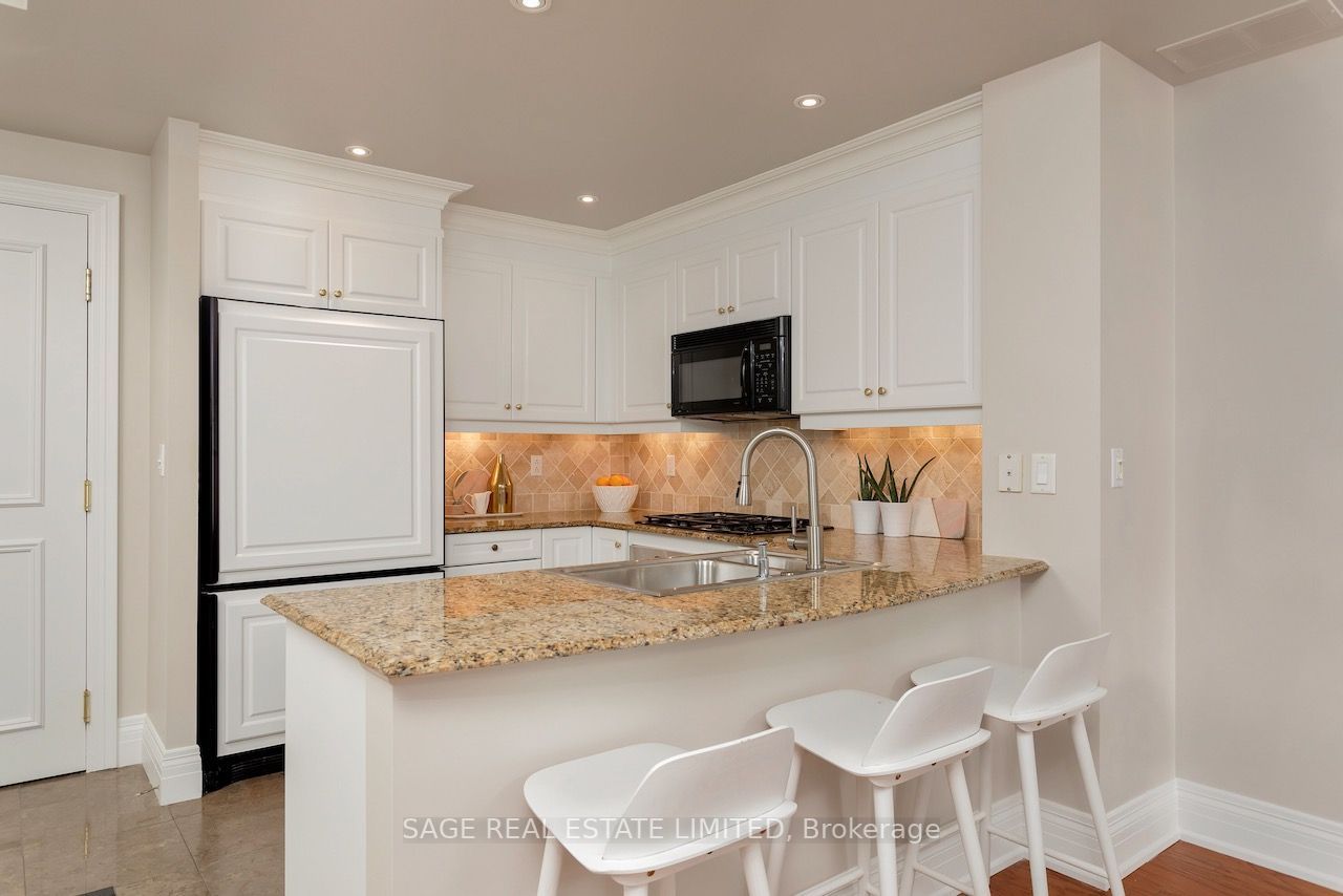 33 Delisle Ave, #709
