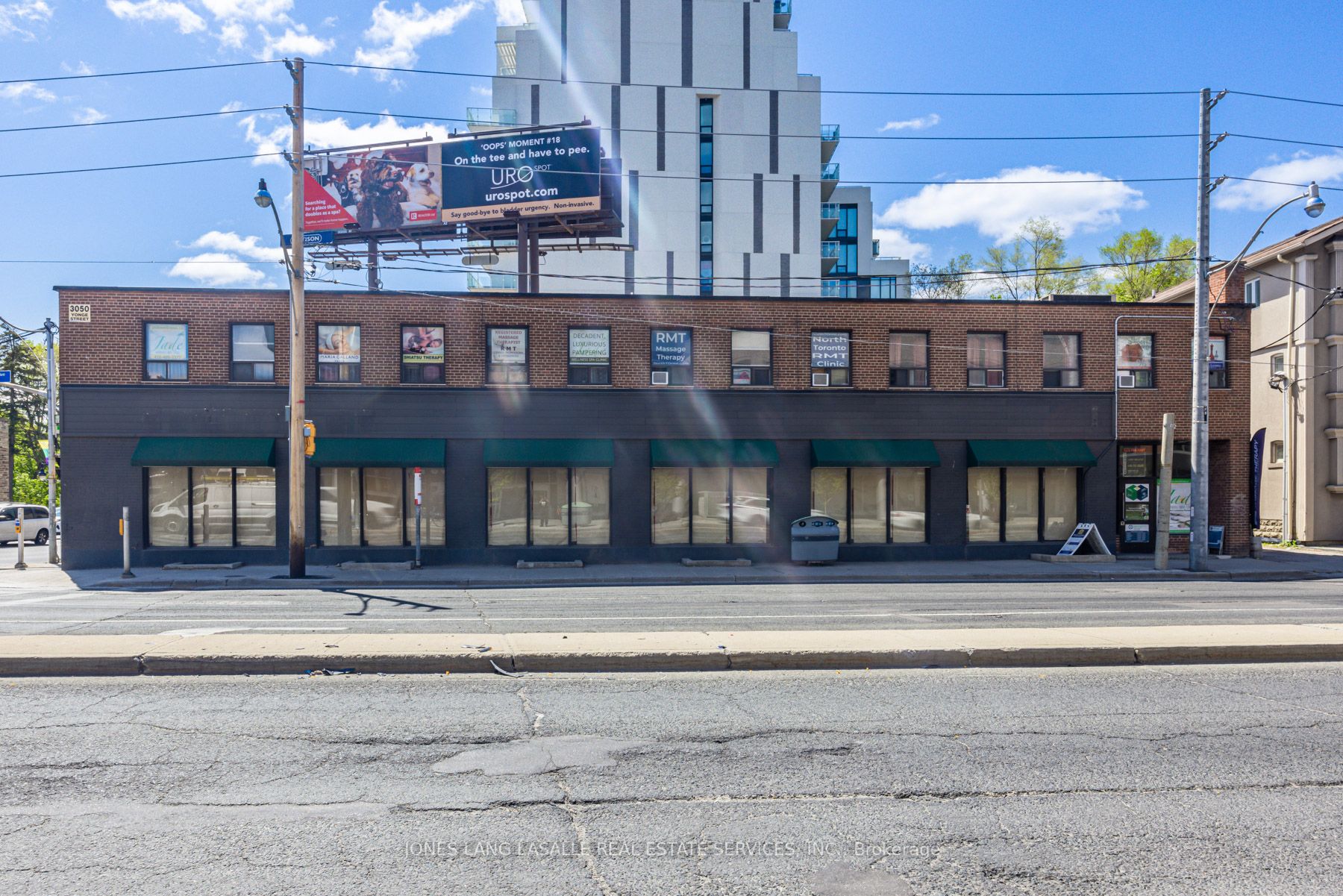 3050 Yonge St