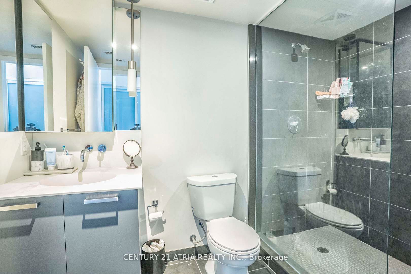 95 Bathurst St, #323