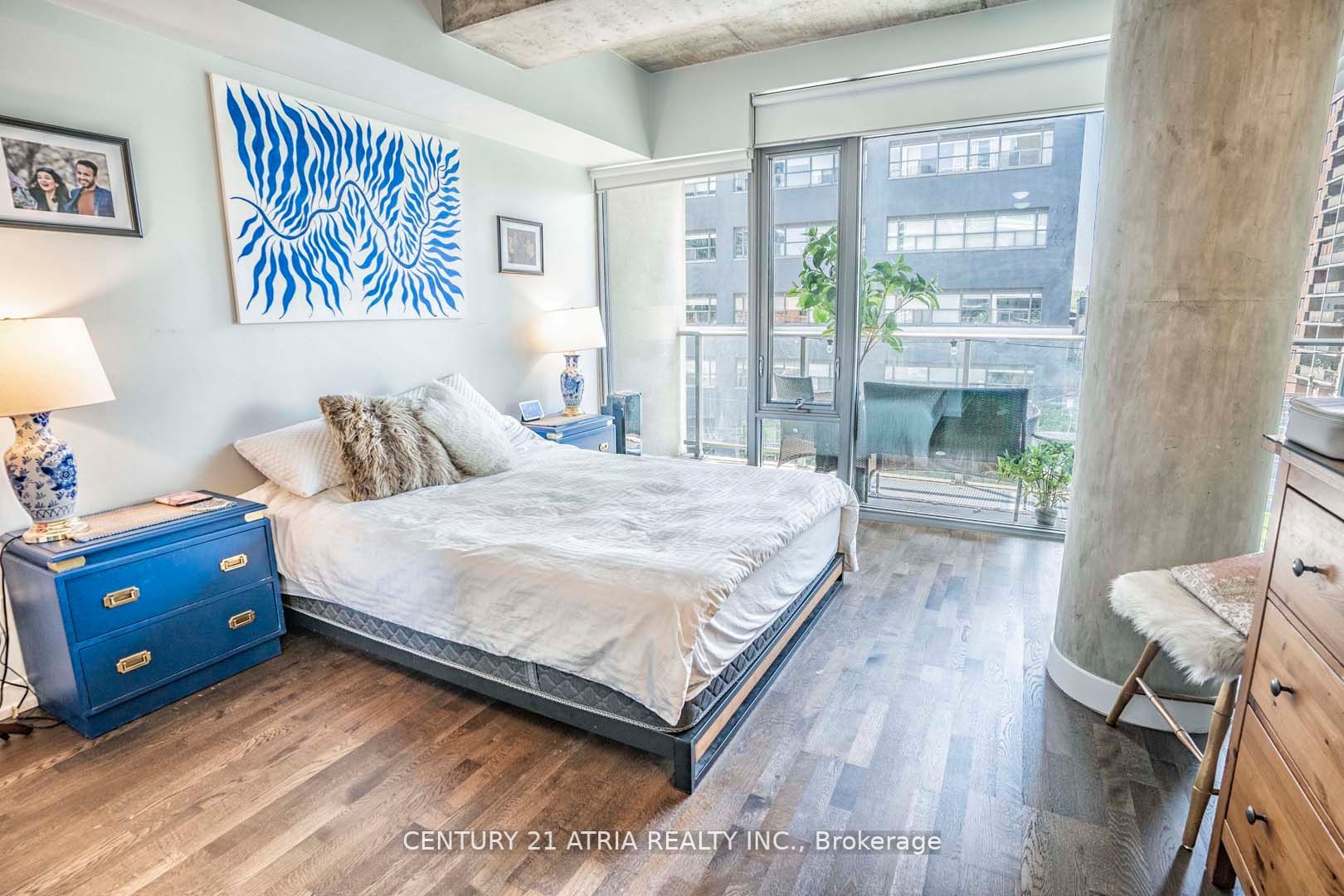 95 Bathurst St, #323