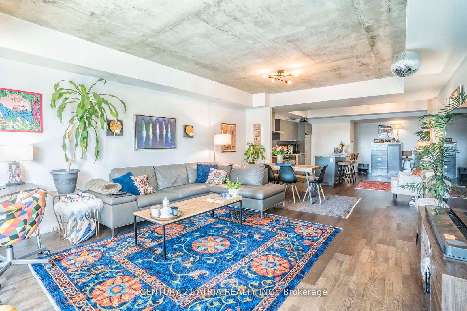 95 Bathurst St, #323