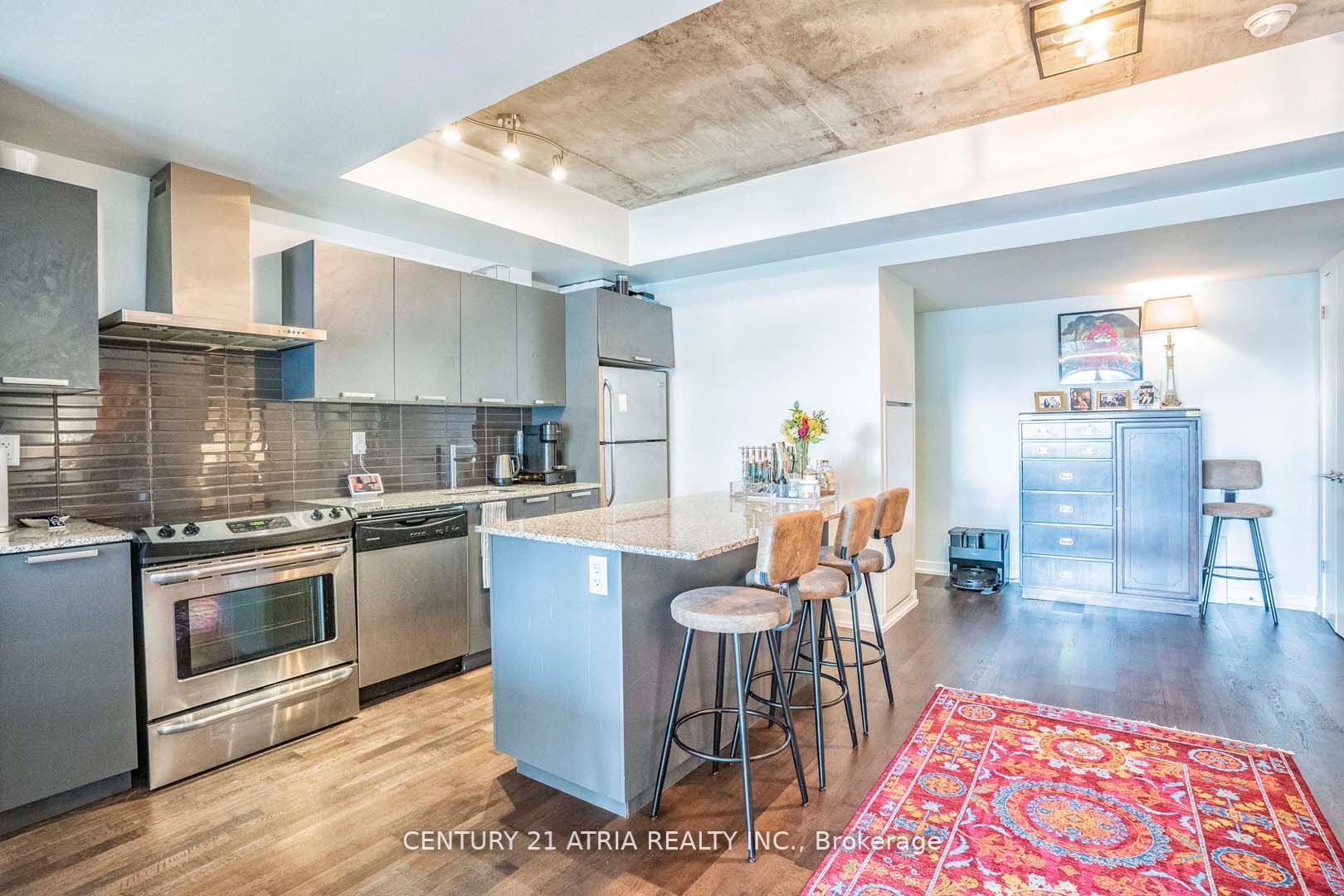 95 Bathurst St, #323