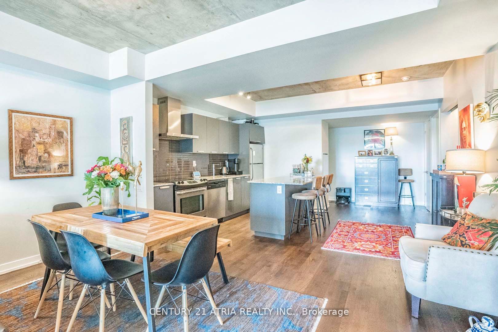 95 Bathurst St, #323