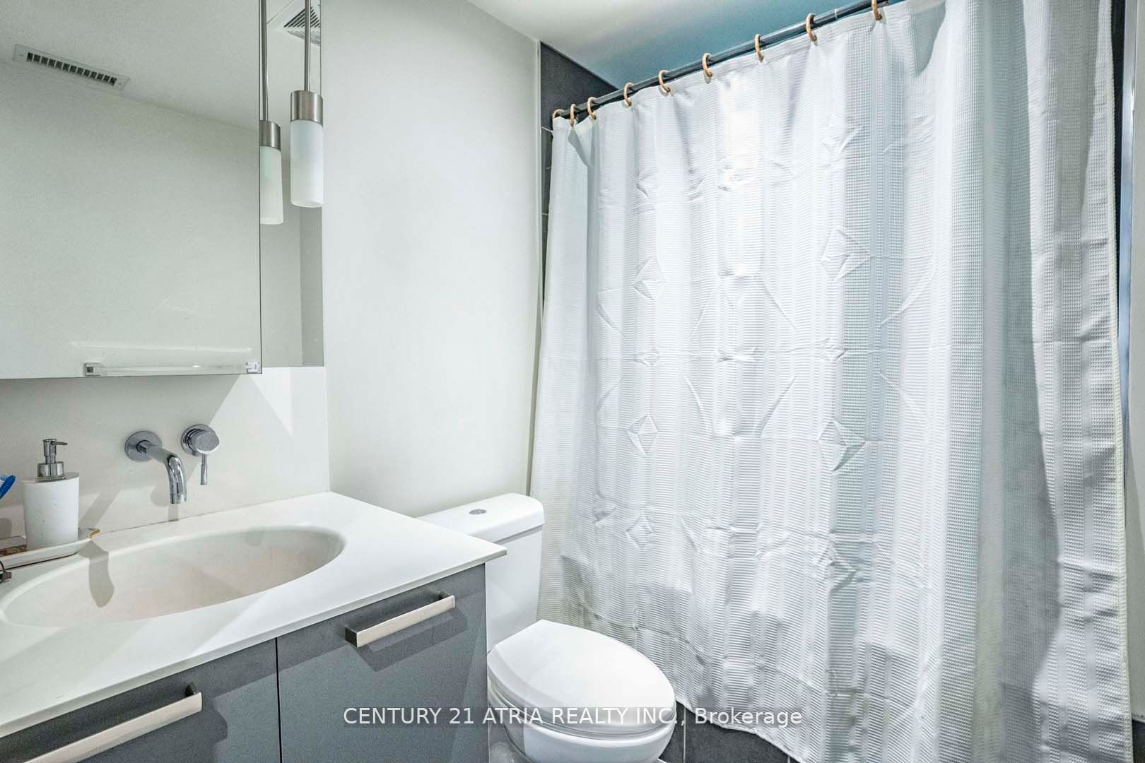 95 Bathurst St, #323