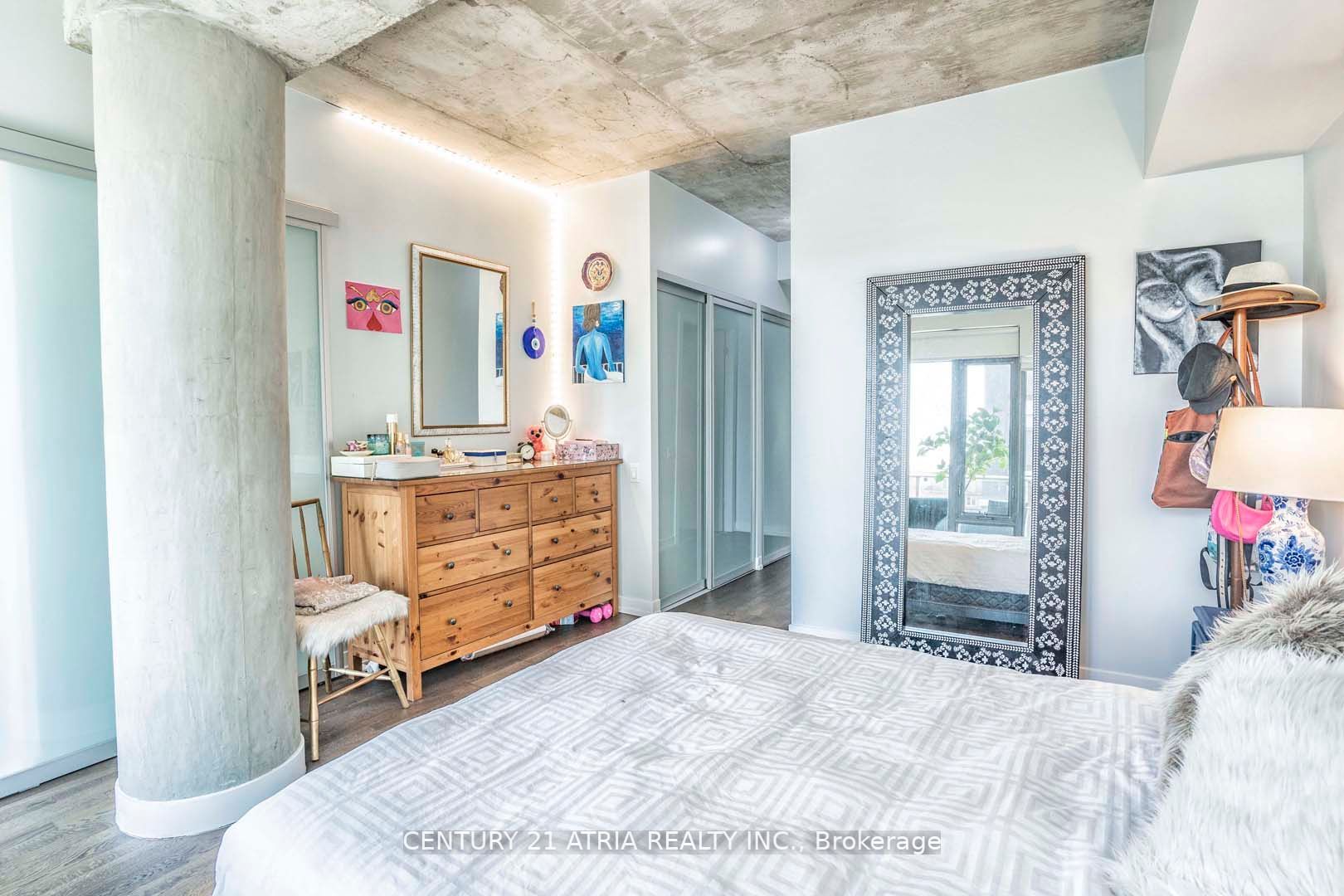 95 Bathurst St, #323