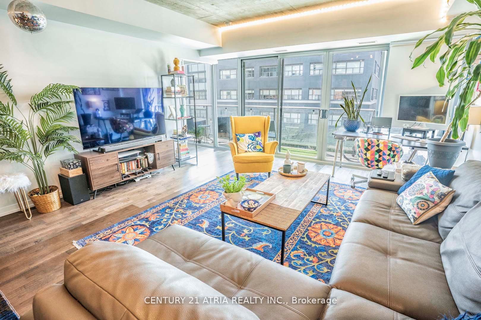 95 Bathurst St, #323