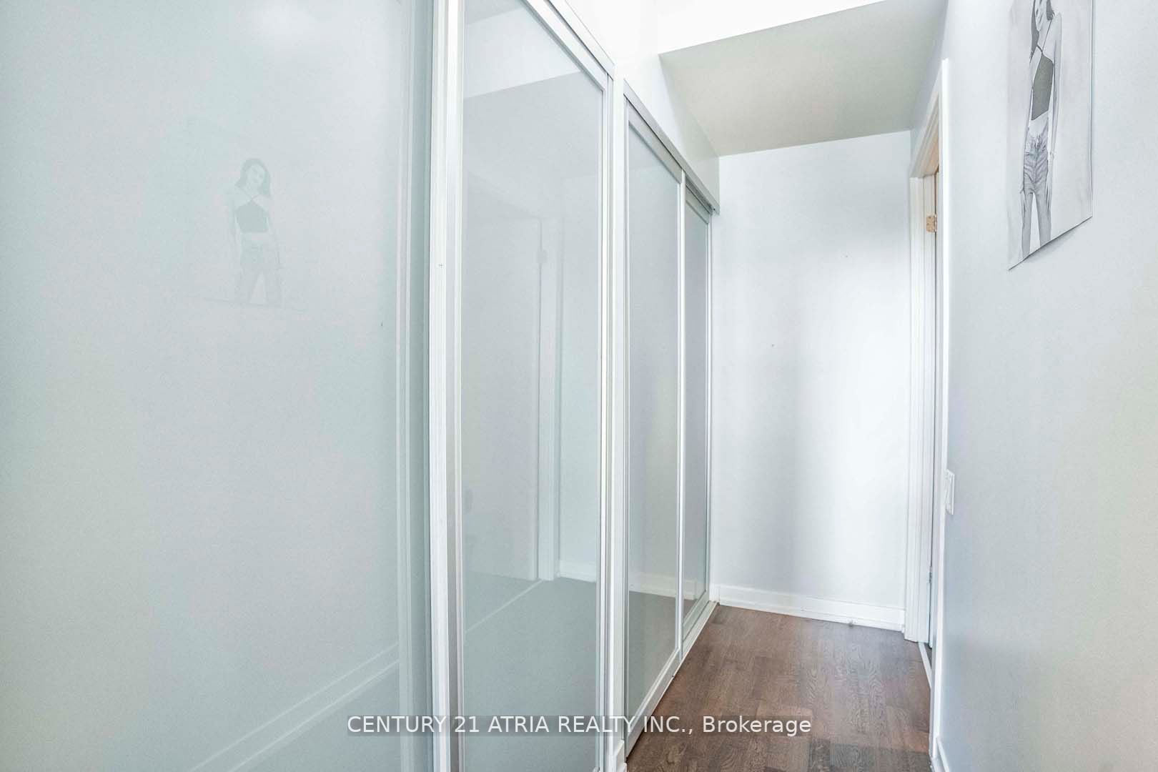 95 Bathurst St, #323
