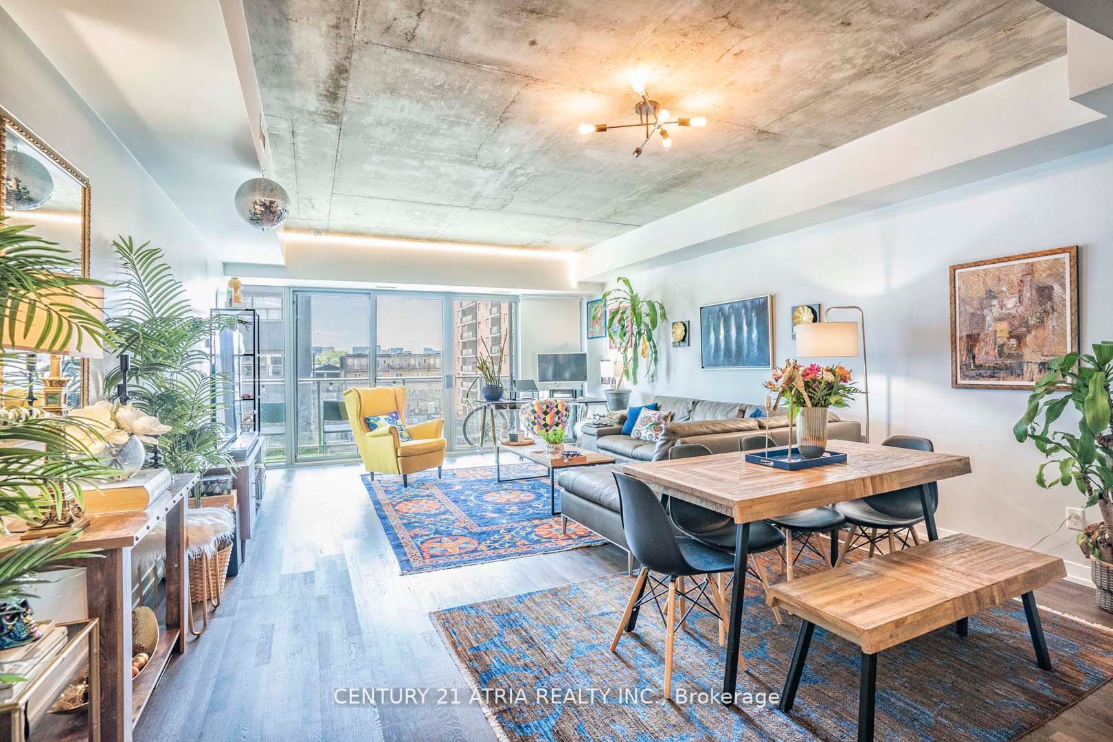 95 Bathurst St, #323