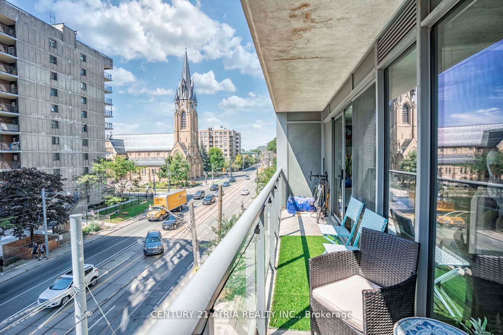 95 Bathurst St, #323