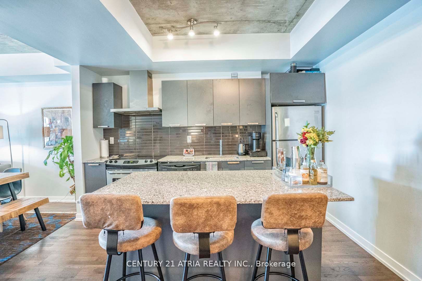 95 Bathurst St, #323