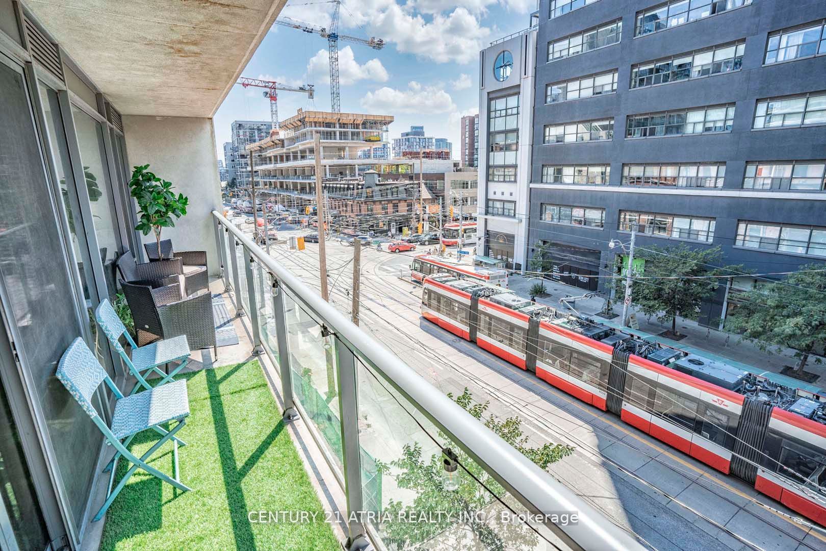 95 Bathurst St, #323