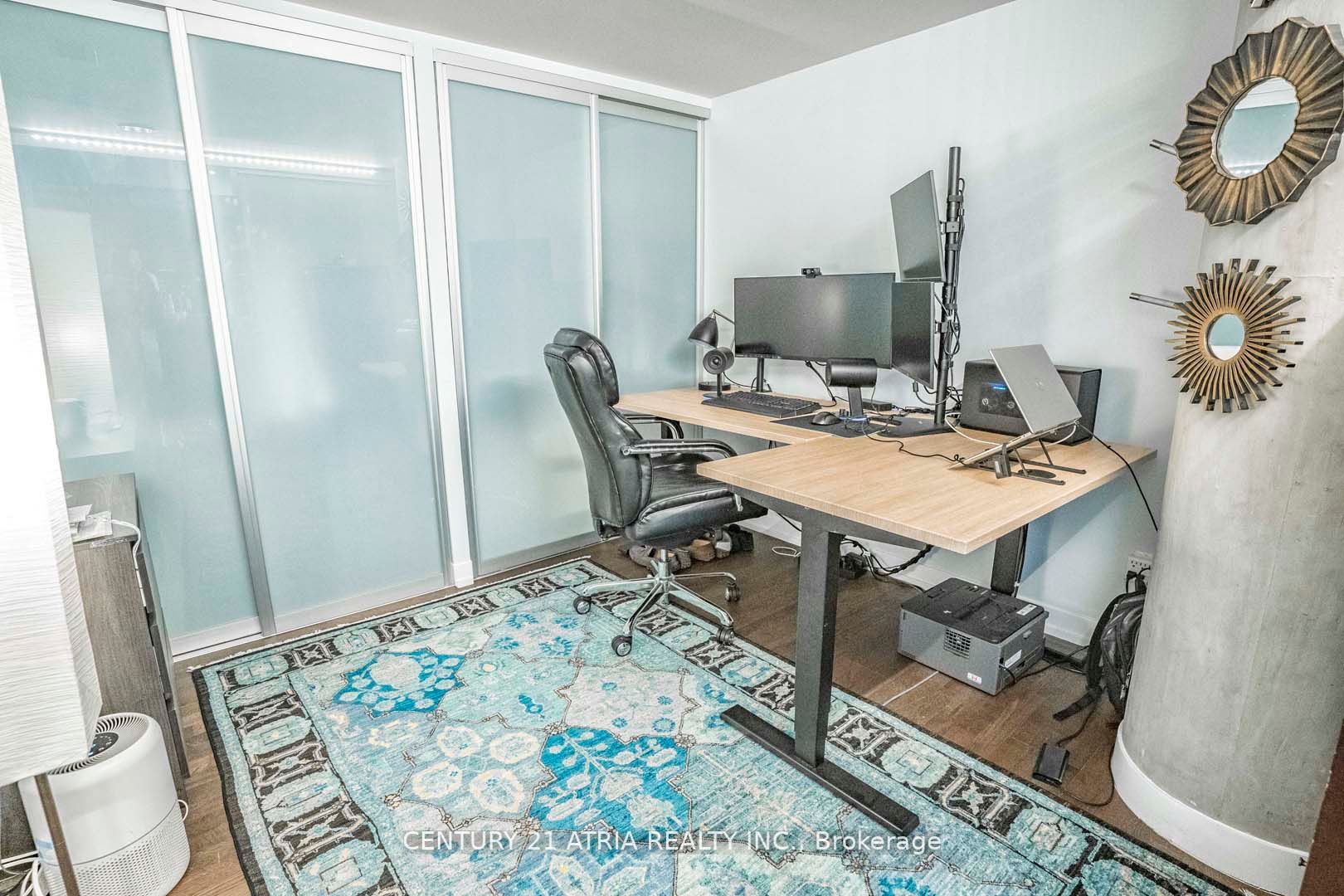 95 Bathurst St, #323