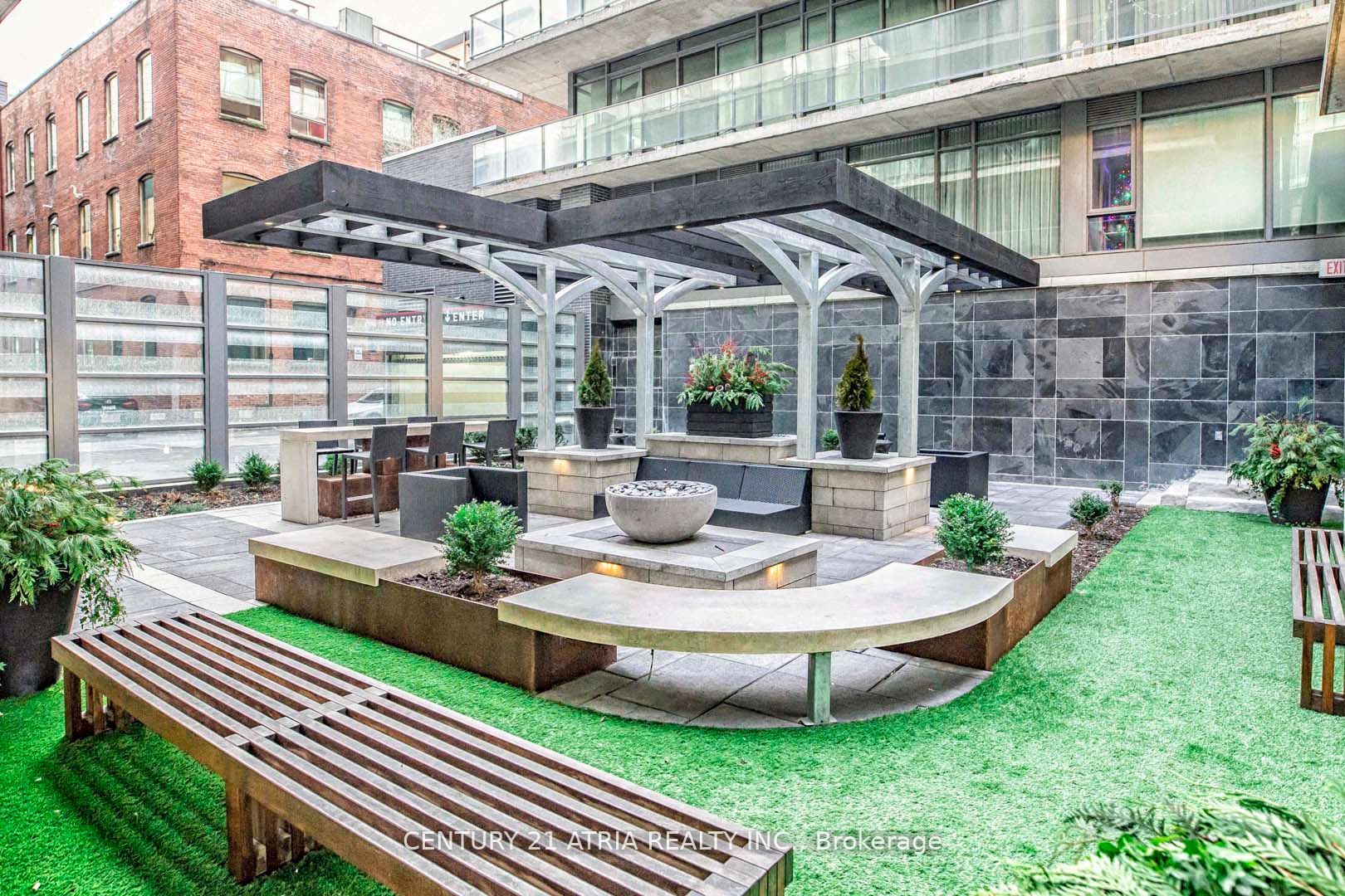 95 Bathurst St, #323