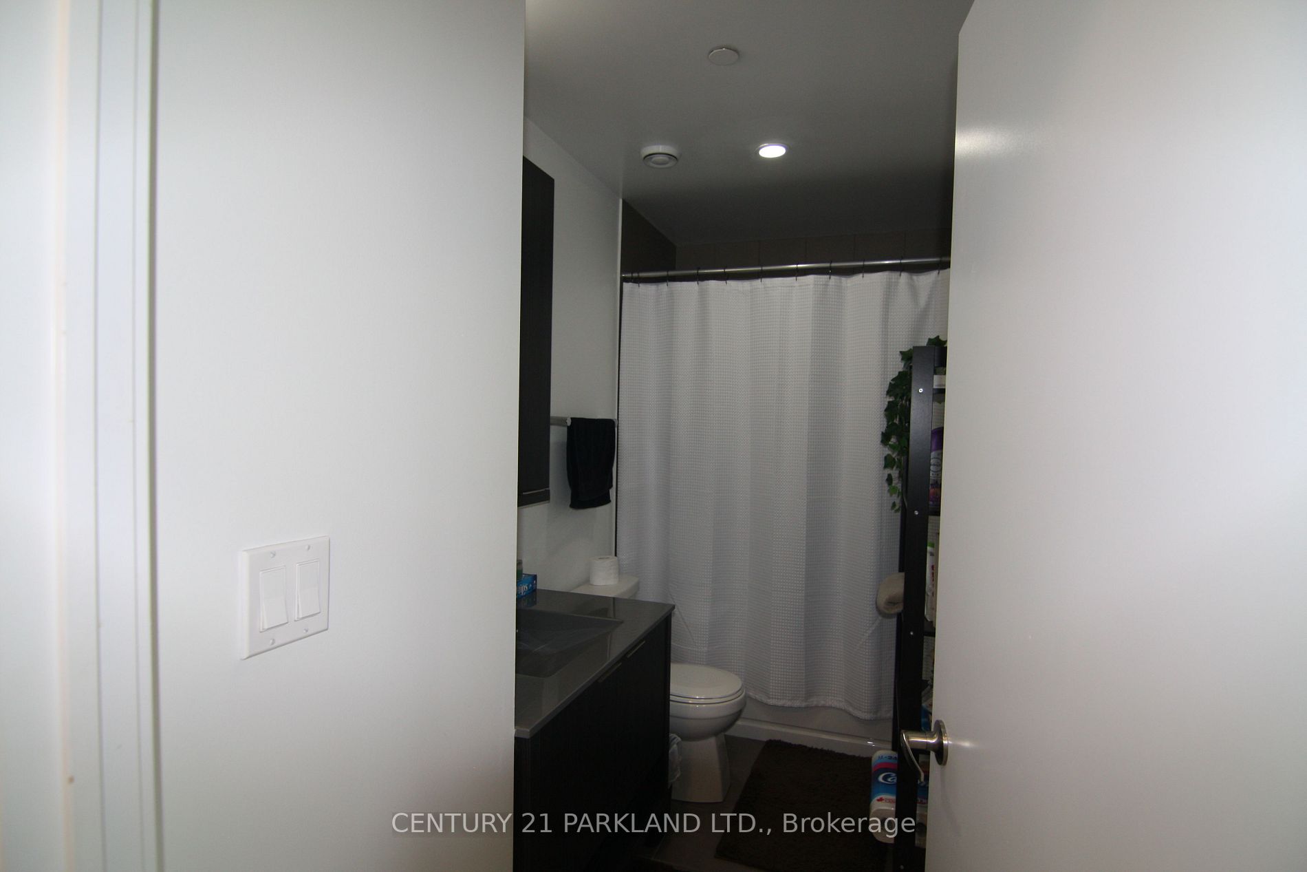 99 The Donway Rd W, #210