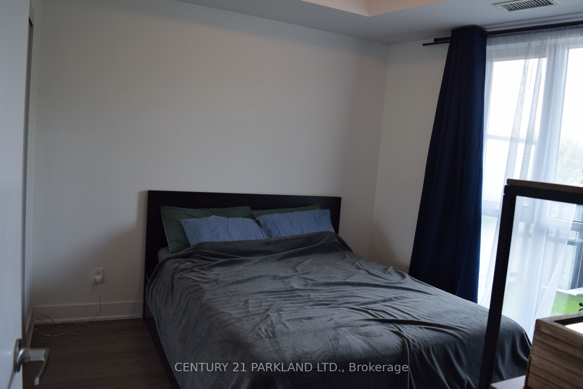 99 The Donway Rd W, #210