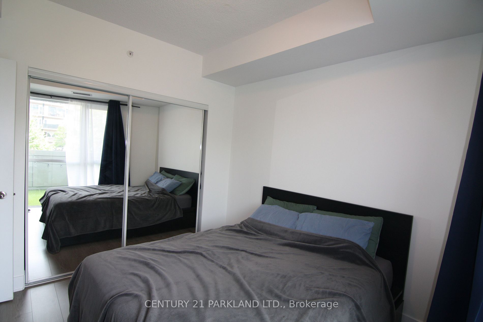 99 The Donway Rd W, #210