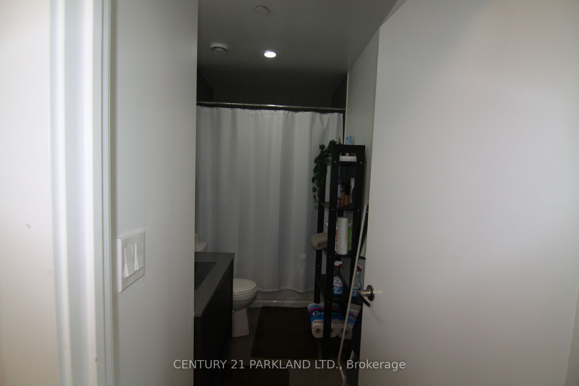 99 The Donway Rd W, #210