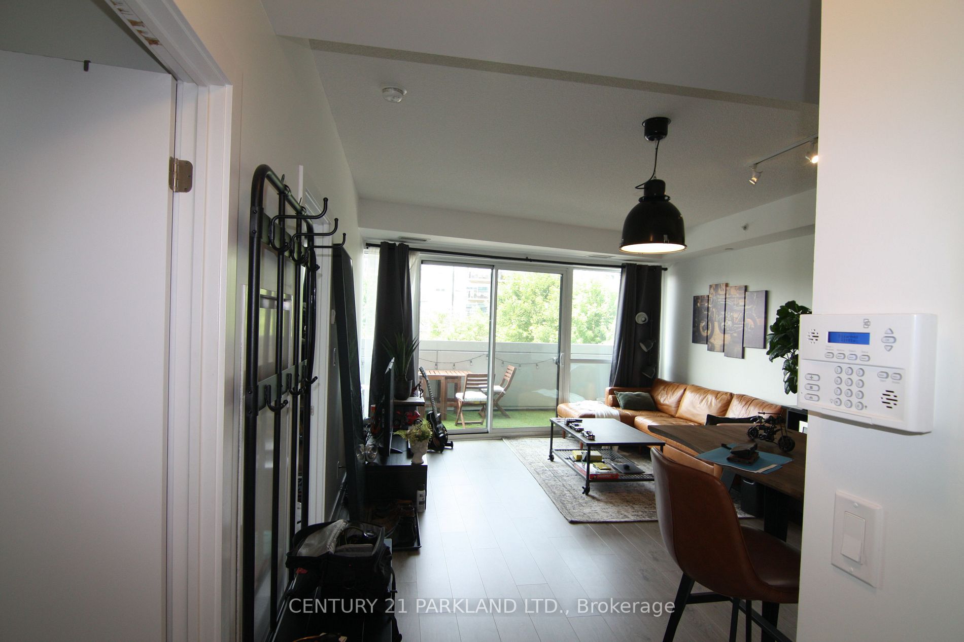 99 The Donway Rd W, #210