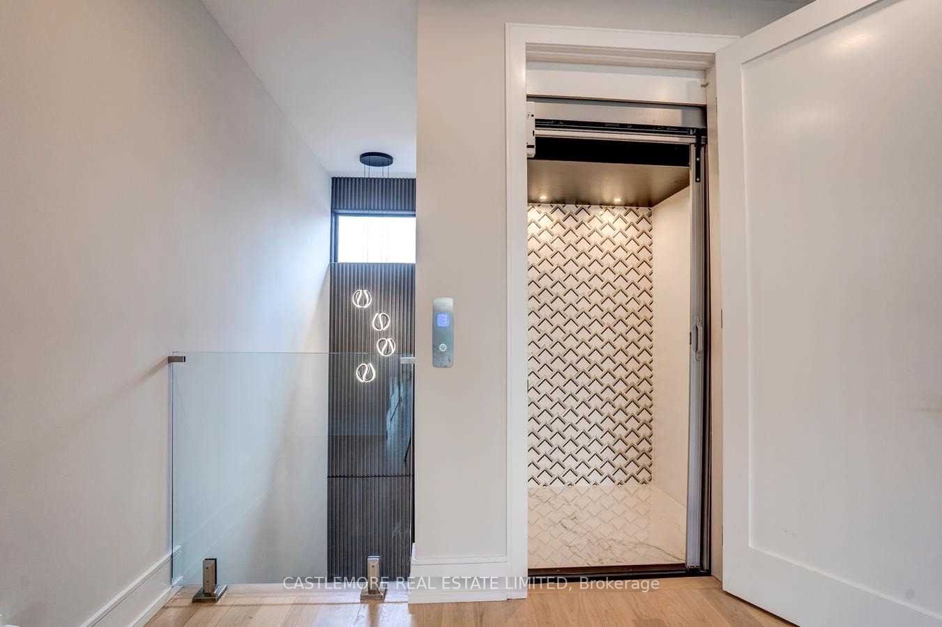 52 Grantbrook St