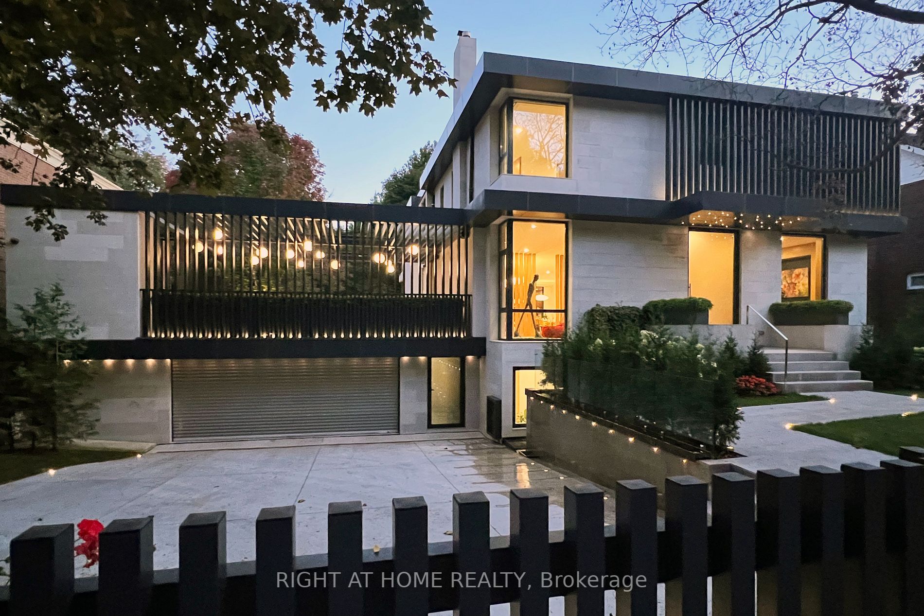 19 Cortleigh Blvd