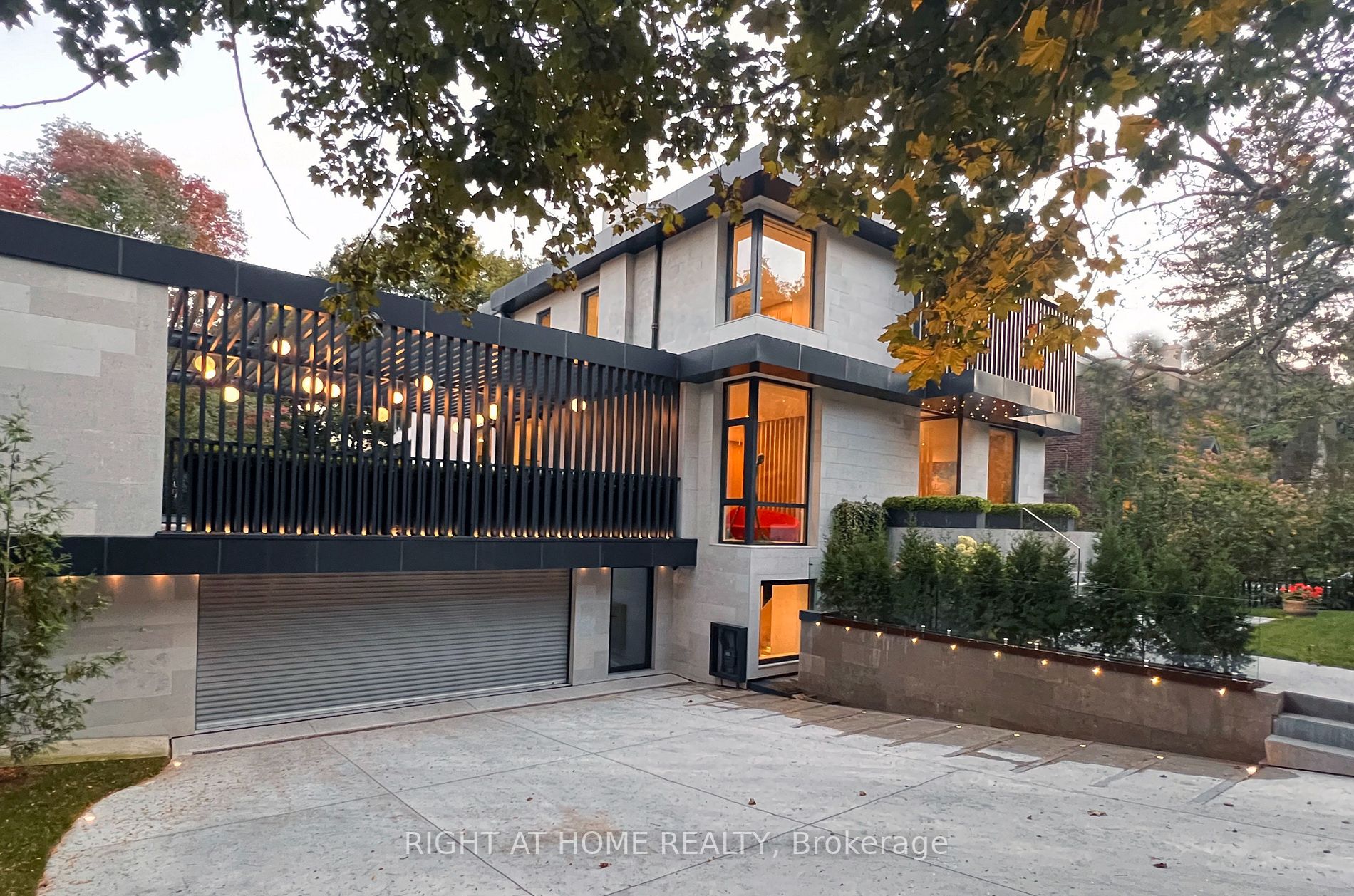 19 Cortleigh Blvd