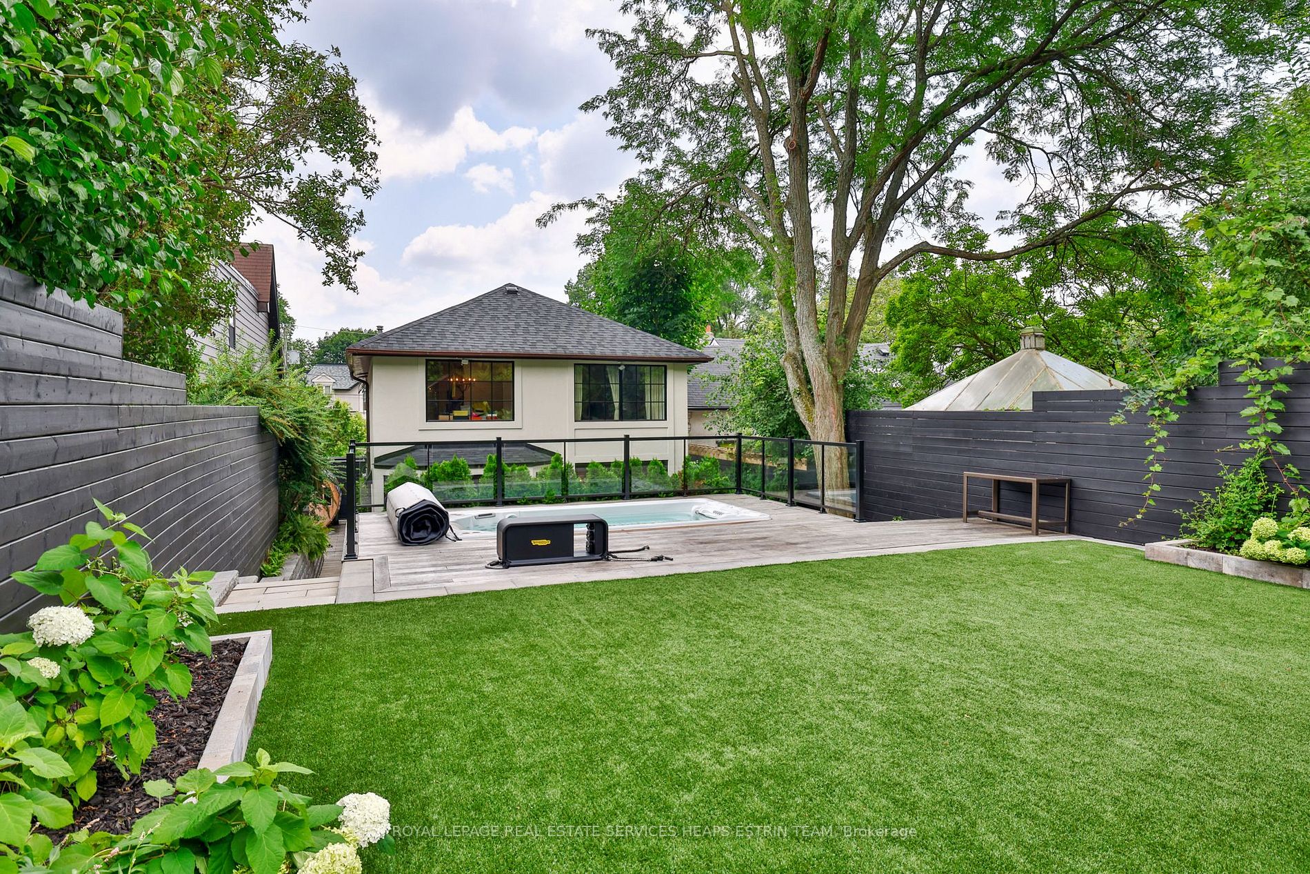 32 Nesbitt Dr