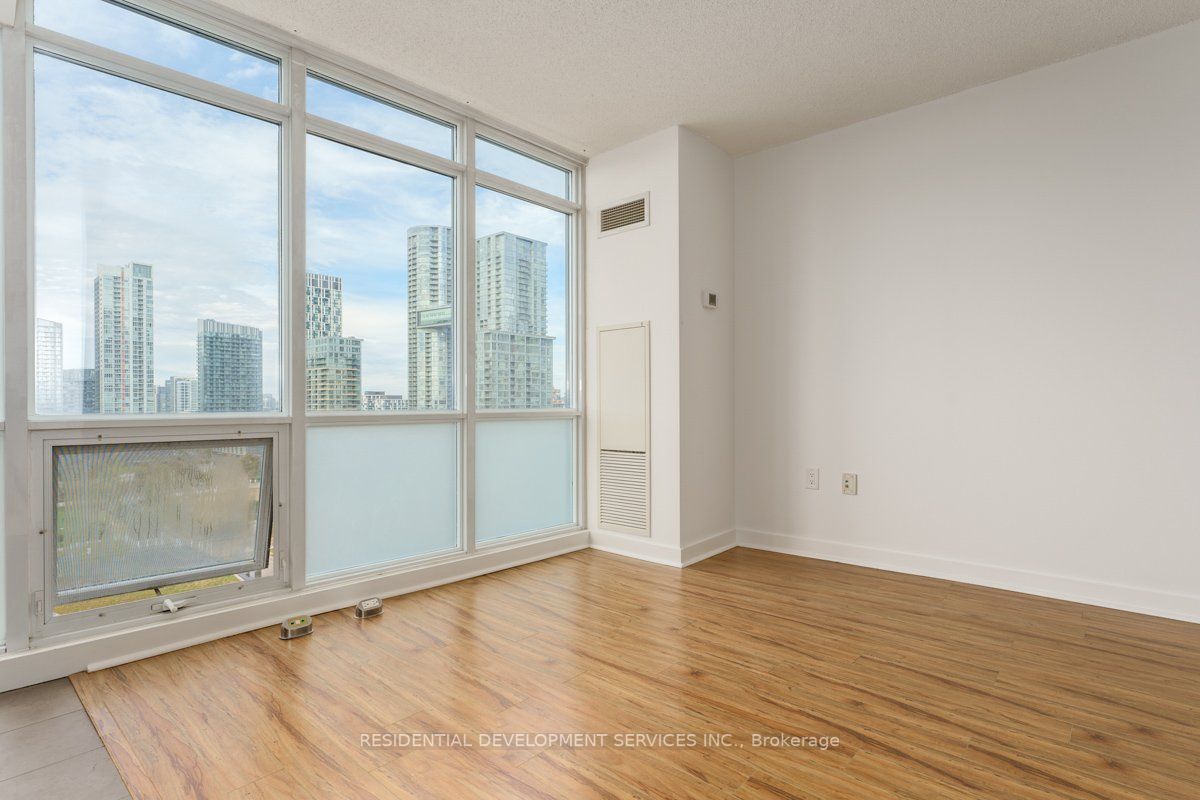 11 Brunel Crt, #1716