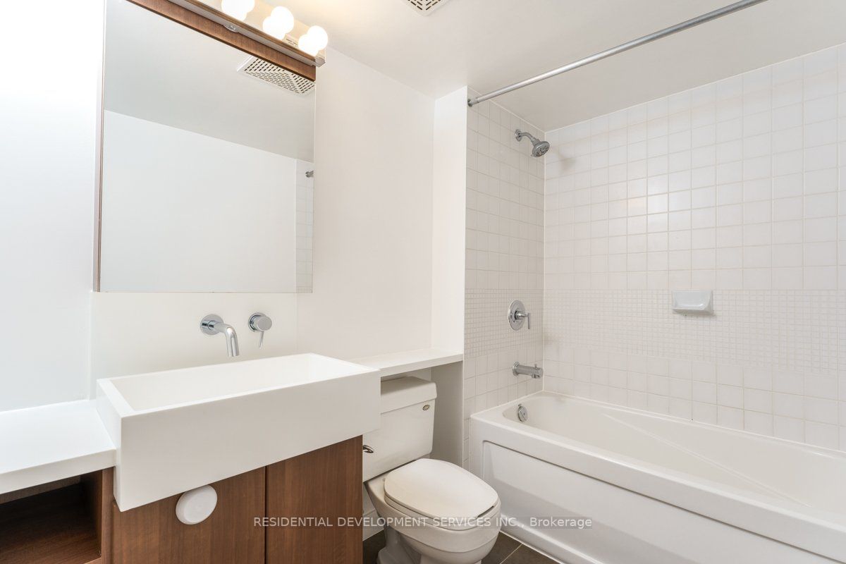 11 Brunel Crt, #1716