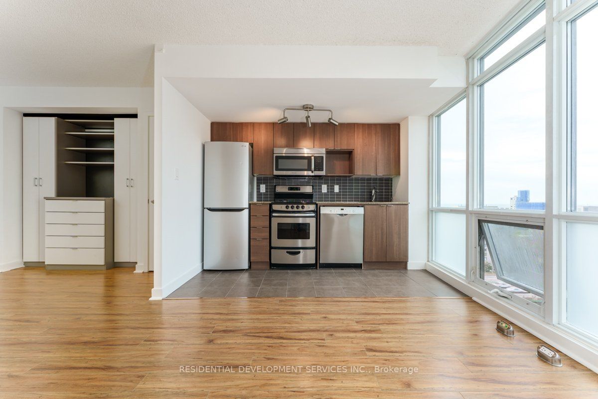 11 Brunel Crt, #1716