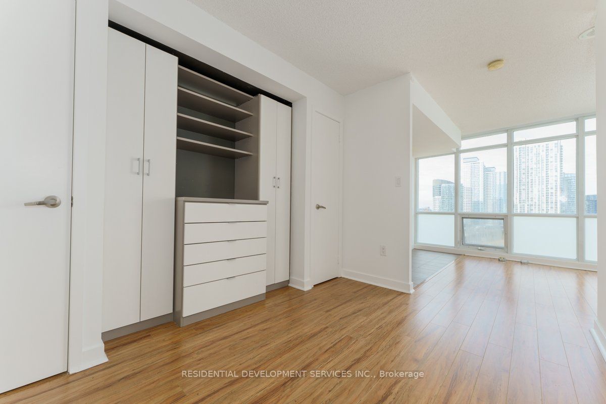 11 Brunel Crt, #1716