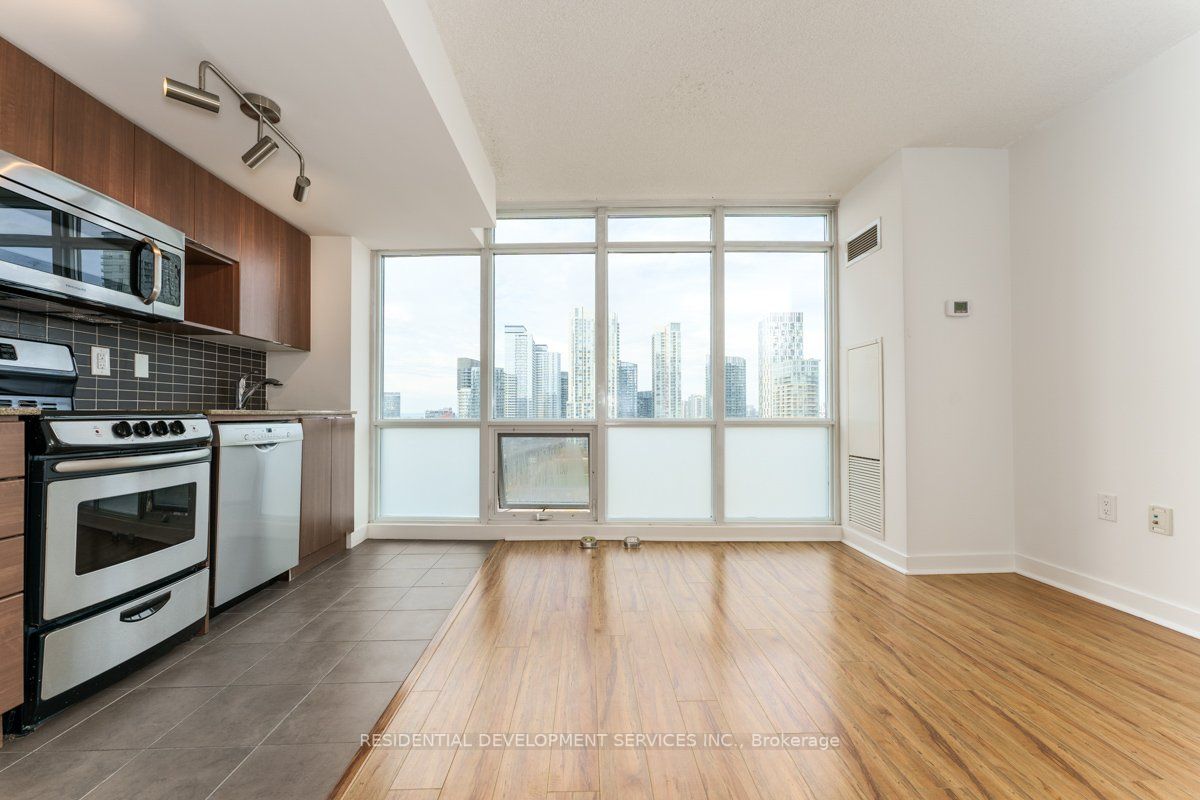 11 Brunel Crt, #1716