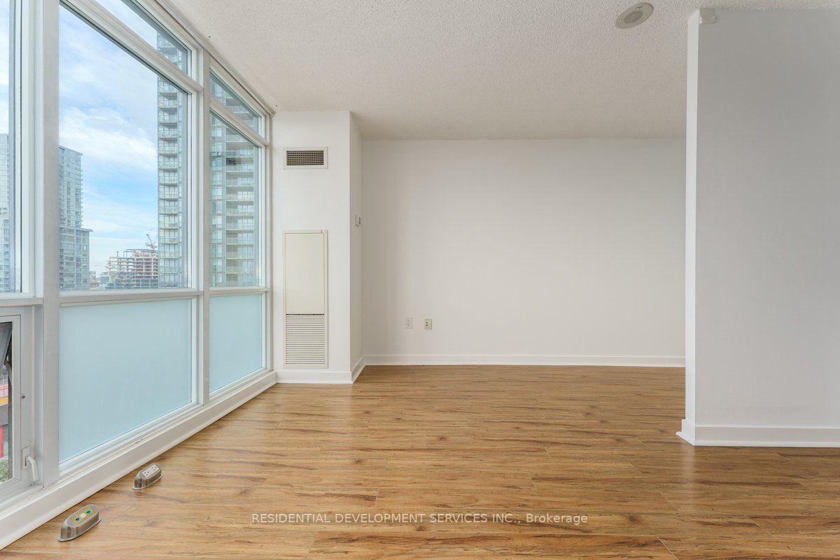 11 Brunel Crt, #1716