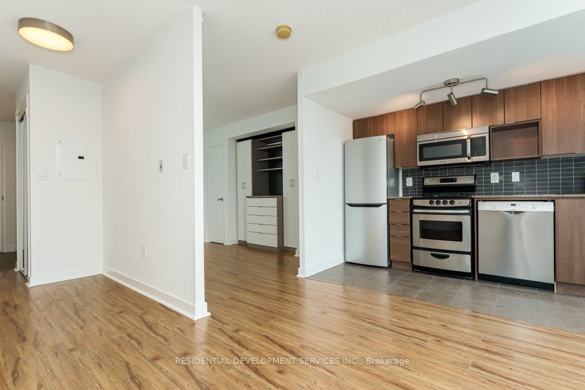 11 Brunel Crt, #1716