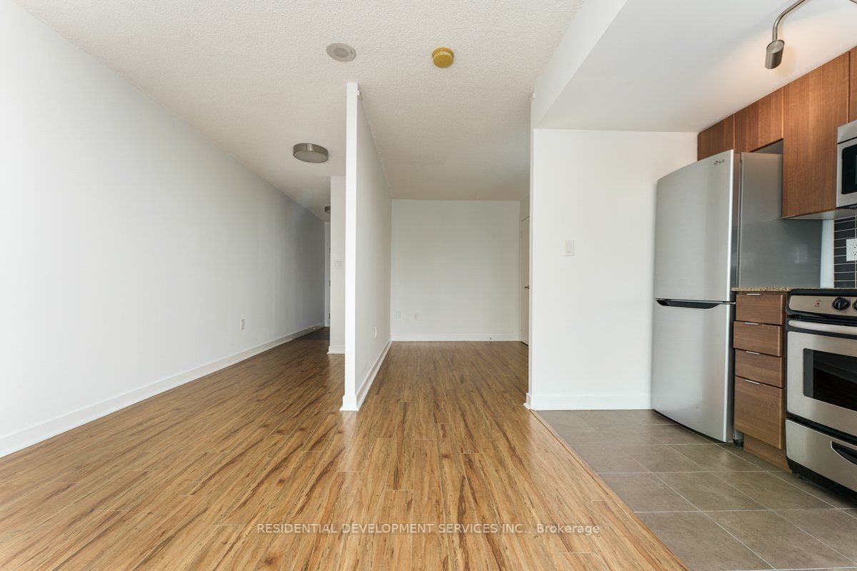 11 Brunel Crt, #1716