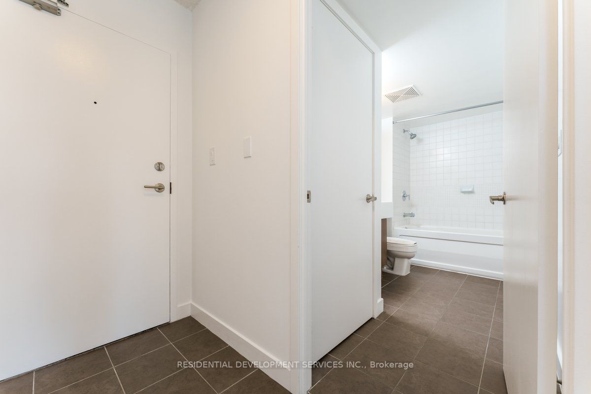 11 Brunel Crt, #1716
