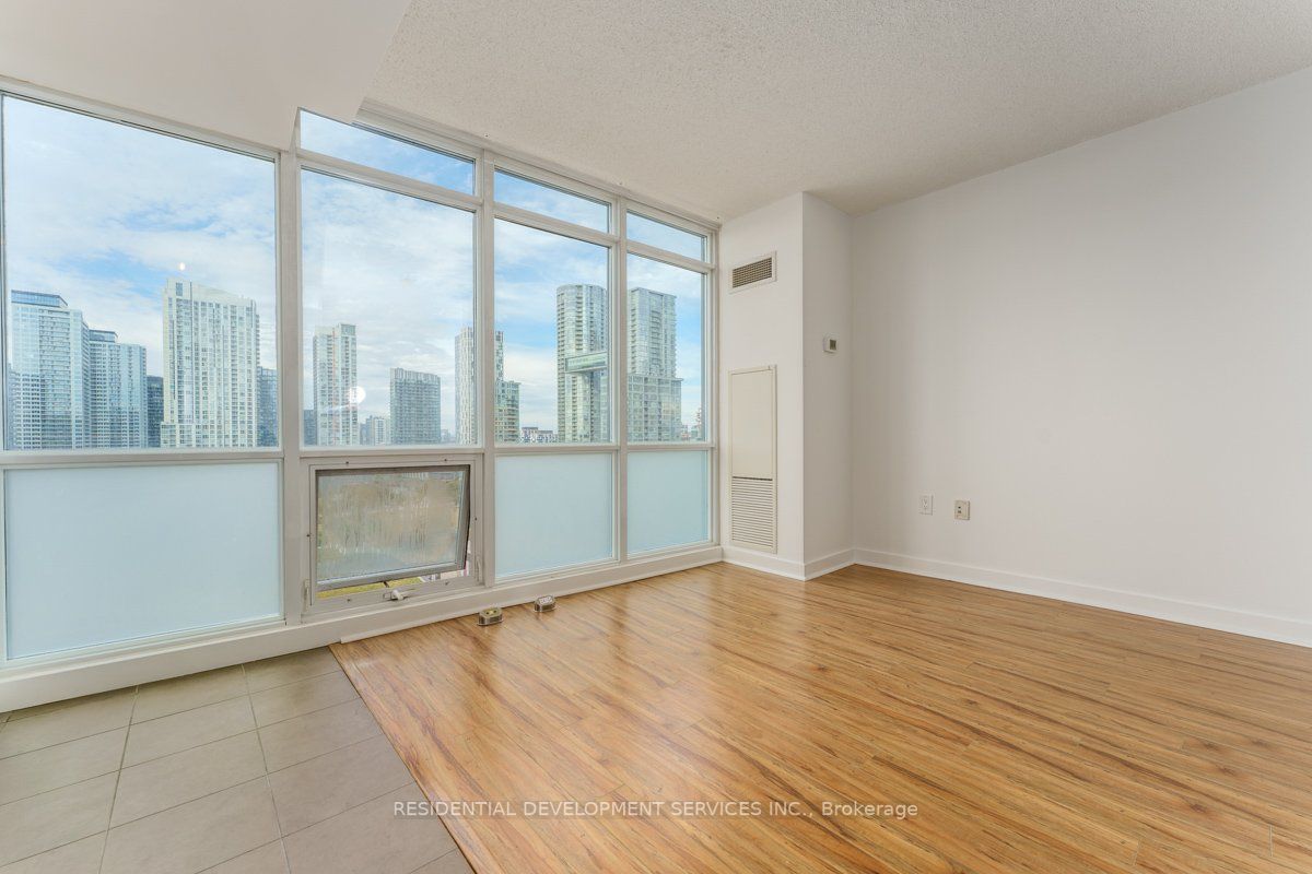 11 Brunel Crt, #1716
