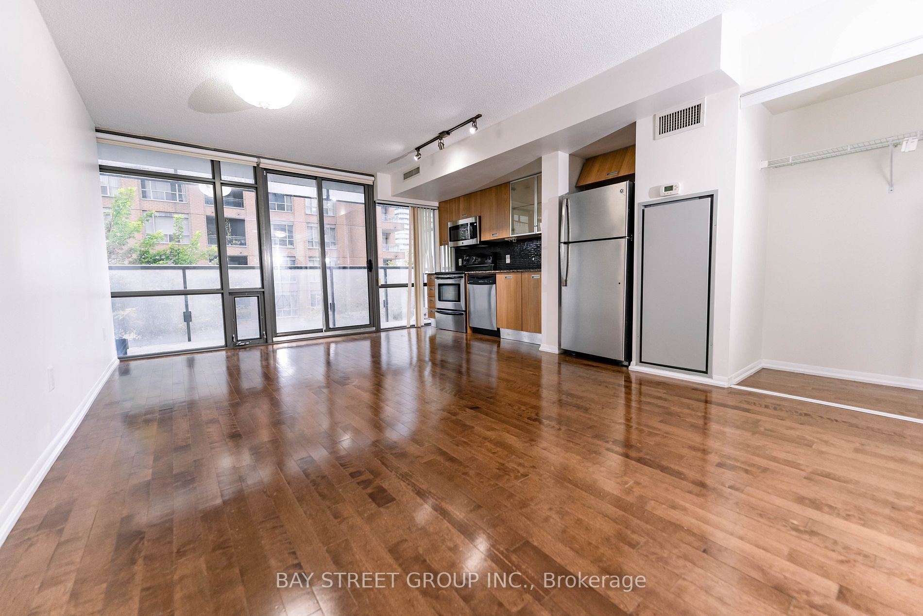 37 Grosvenor St, #305