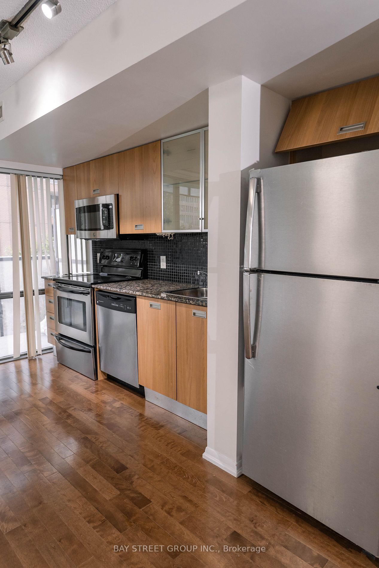 37 Grosvenor St, #305